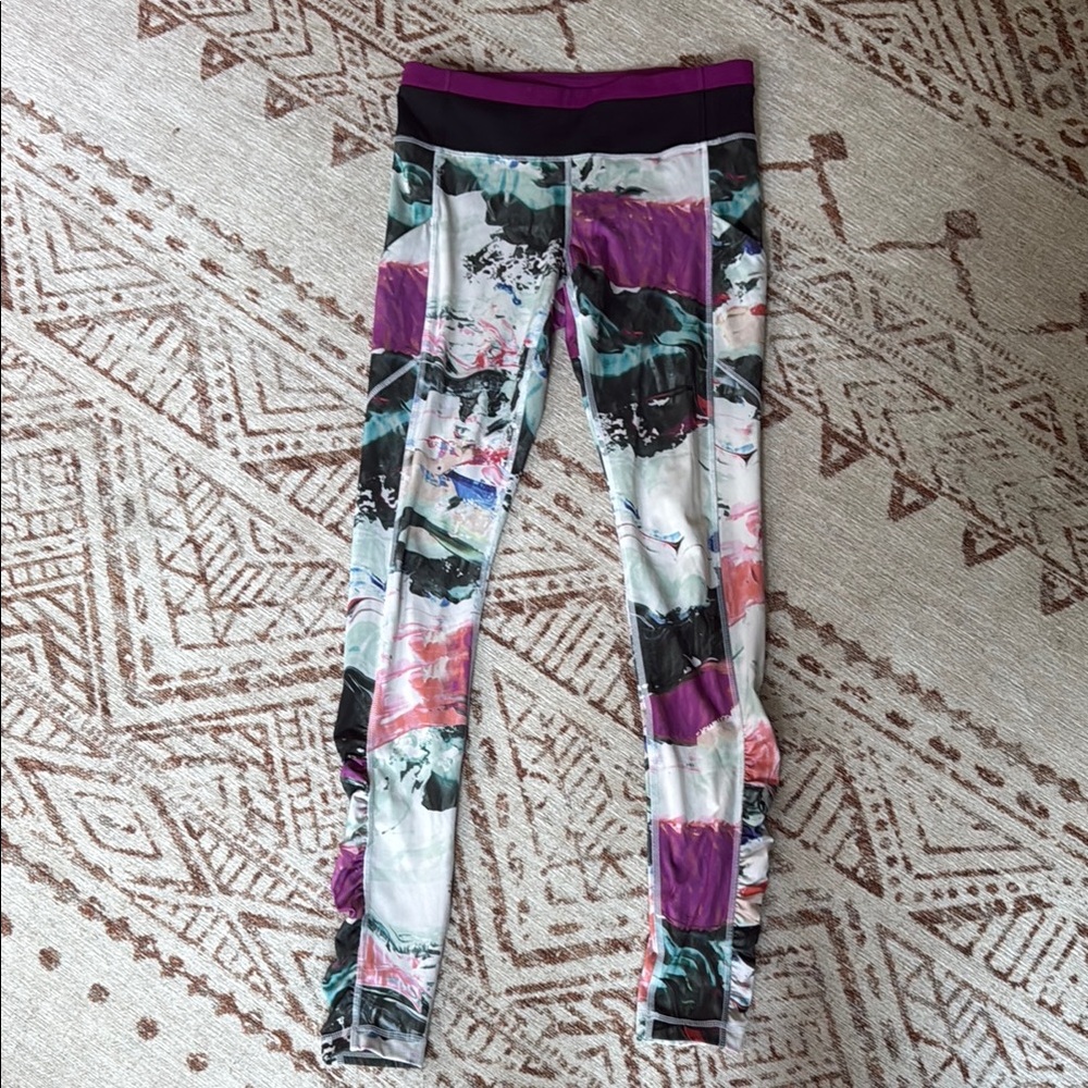 Lululemon Athletica Purple and Black Leggings with Artistic Design